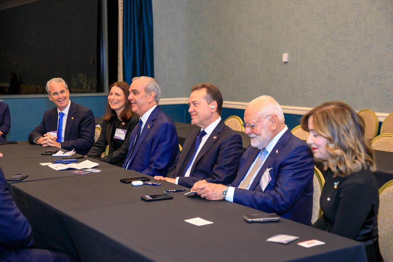 G6UdYZmW8AAglt5?format=jpg&name=large