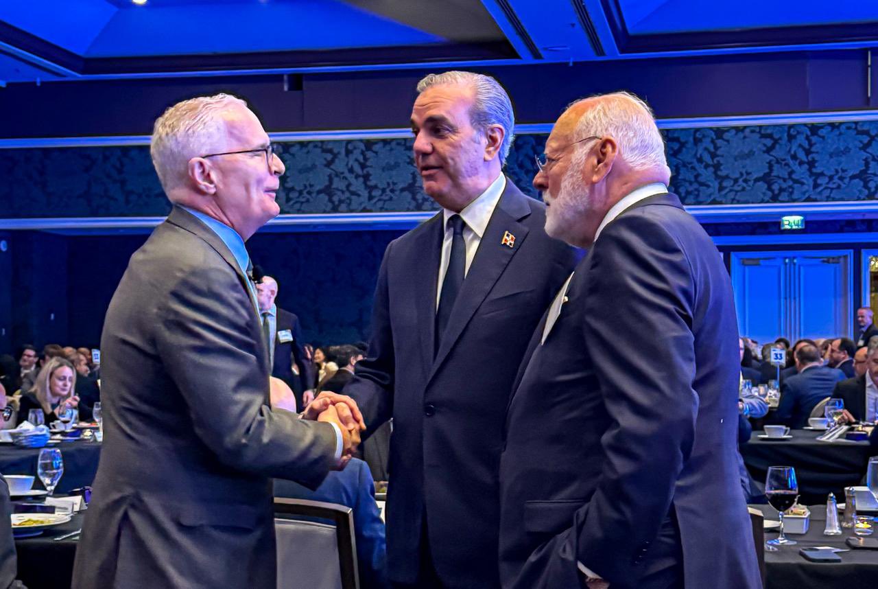 G6UdYZmXIAAncGO?format=jpg&name=large