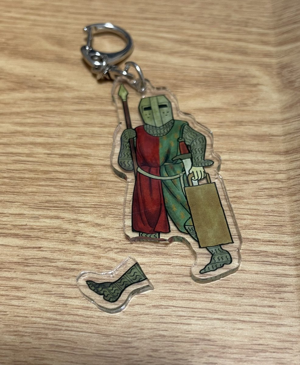 騎士が傷痍軍人に
最近疲れてるから何度もスマホを落としてたものなあ…
きっとスマホ姫を守ってくれたんじゃの、ありがとう