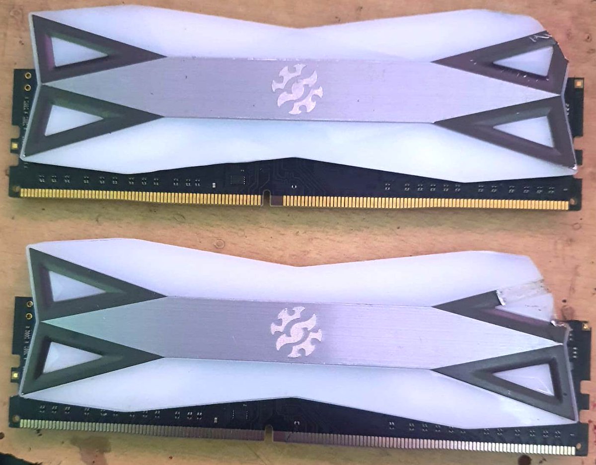 soledtracker's tweet photo. Dear ADATA/XPG Support Team,

I hope you are doing well.

I am writing with sincere regret regarding my XPG DDR4 RAM. A small part of the plastic corner was accidentally trimmed while handling it.
Serial/Model: AX4U36008G18I-DT60 8GBX2, please approve it for replacement. https://t.co/3Ww6EFPzzF