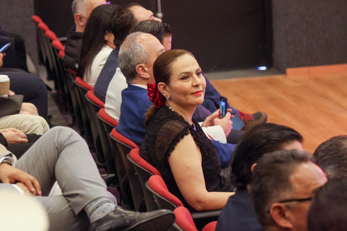 Hoy participé en el lanzamiento del Doctorado en Innovación en Economía Social de la <a href="/mondragonmexico/">MONDRAGON México</a>. Un programa que surge desde su esencia cooperativa y que impulsa el desarrollo comunitario a través del conocimiento.
Gracias al rector Arturo Hierro por la invitación.