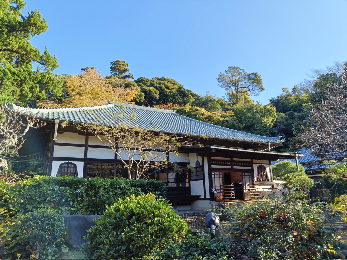 kazu_tealight's tweet photo. お寺で囲碁
北鎌倉は円覚寺に、頑張ってはるばるやって来ました
境内にある帰源院という一般公開されてない建物が会場（写真一枚目）

私めは初の鎌倉になります
さすがいい風情やなぁ https://t.co/eUxfEe6S1a