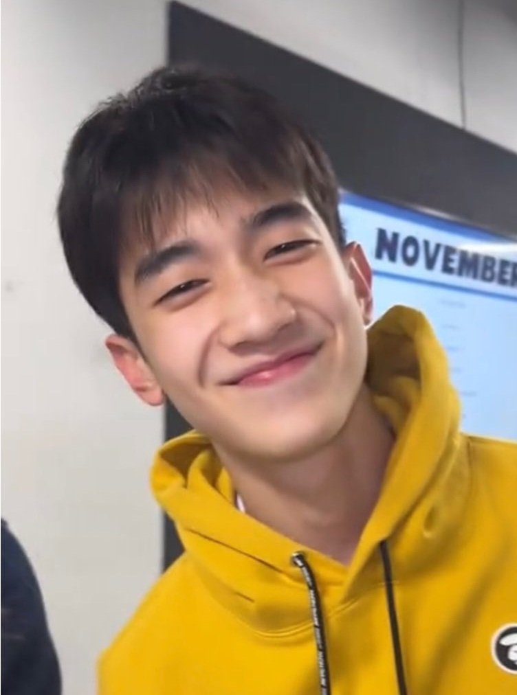 aprs__'s tweet image. ∧ ,,,∧
 (•  ⩊ •)
 / U U| 💛🤍
 
ผมหน้าม้า ยิ้มหวาน ตาขีด แก้มฟู พี่ให้เลยฮับ 💯

‘@___progresss___ ’

✨#ProgressPassawish 
✨#ด้อมภภ 
✨#PSPW