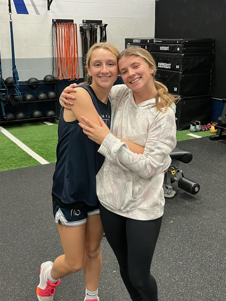 FHCgirlsbball's tweet image. #Program🤍💙