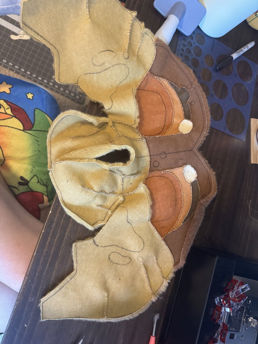 peacepattyy's tweet image. #FursuitFriday #wips !!
This is gonna be so gooddddd