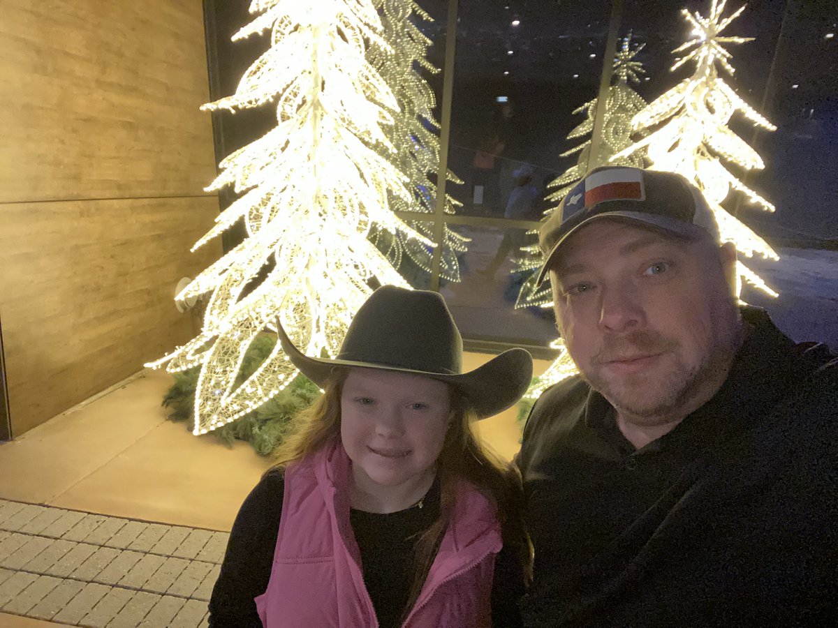 ChrisSchrick's tweet photo. @coleswindell  with my baby girl…#Lucasoillive https://t.co/zmm7ExtyYi