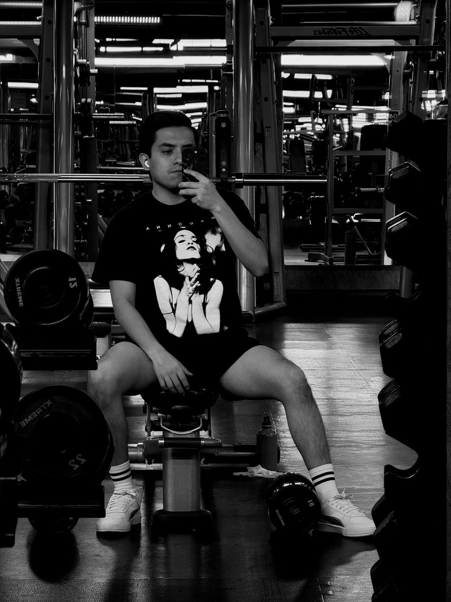 logancito_'s tweet image. like a prayer 🕊️