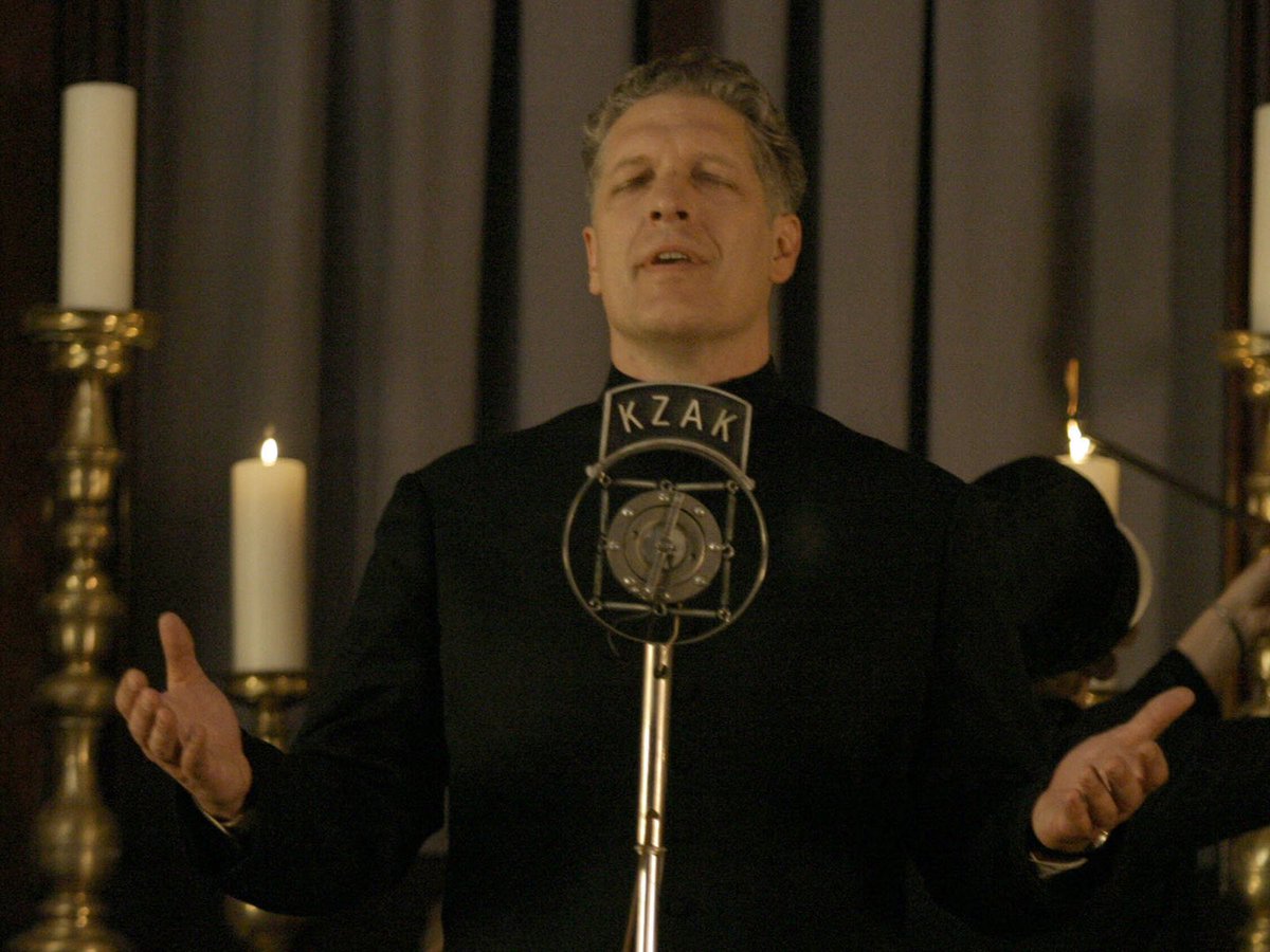 sonnysehra's tweet image. hbo’s “carnivàle” (2003-2005) is one of the most brilliant, weirdest, and criminally underrated shows i’ve ever seen. it takes place in the 1930s dust bowl and it’s inspired by gnosticism, david lynch, the book of revelation, hinduism, &amp;amp; masonic lore. so ahead of its time.