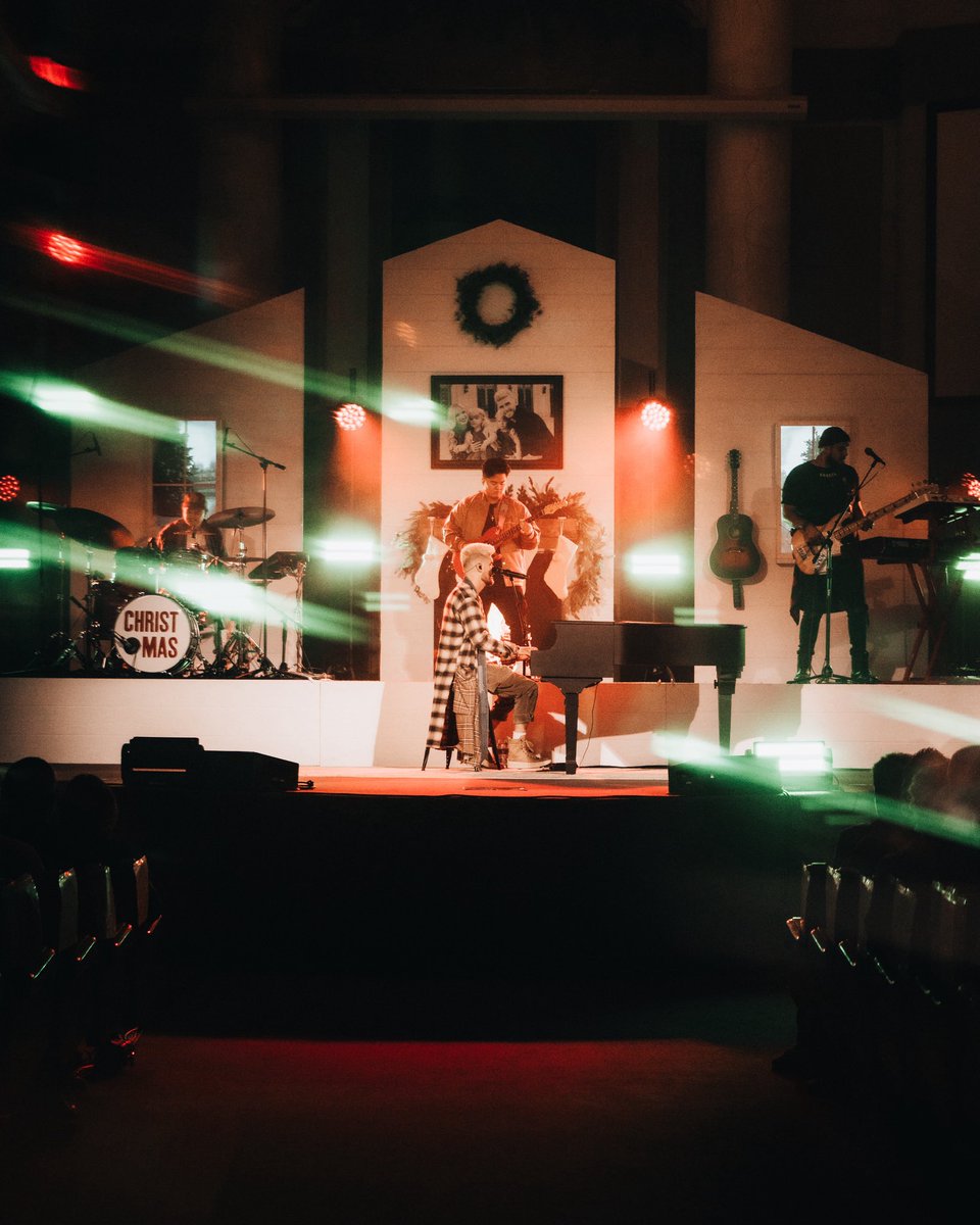 coltondixon's tweet photo. The Christmas tour kicks off in just 2 weeks! 🎄Which city are you coming to? 

Grab tickets at https://t.co/CtGdalyFmd!

#coltondixon #christmastour #christmasmusic https://t.co/5PjyIkrc3z