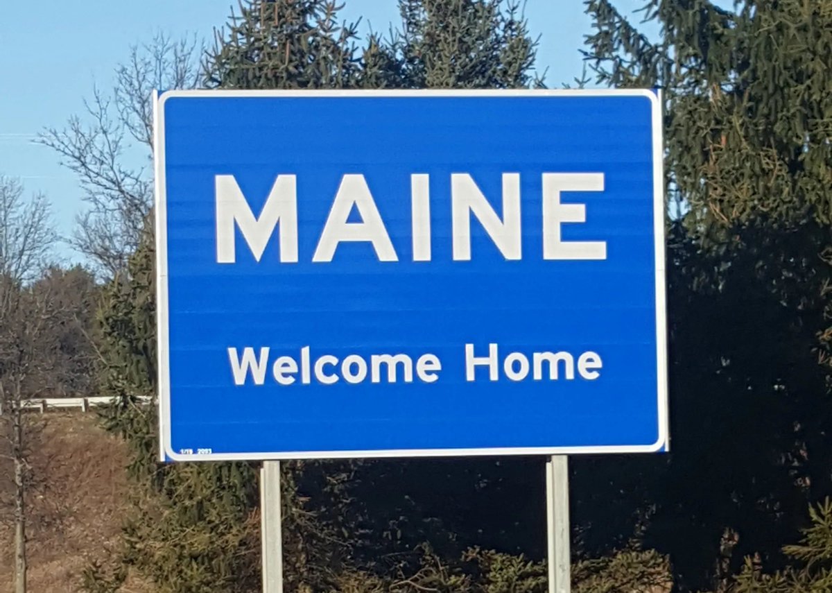 PoisonedShutter's tweet image. I’ve found a better sign for Maine