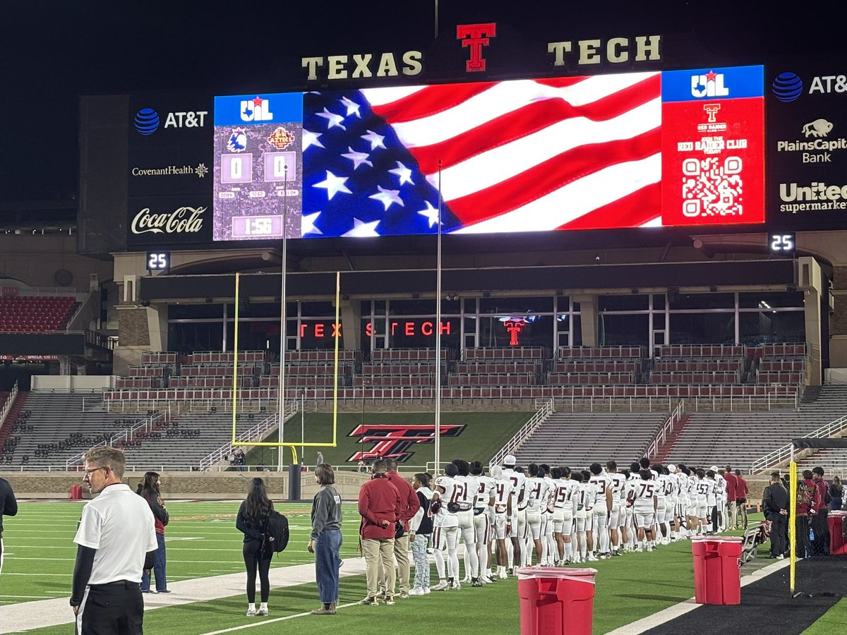 SamGuzmanTV's tweet image. 📍 Jones AT&amp;amp;T Stadium (Lubbock, TX)

El Dorado facing off against Richland in the 5A DI area round.

#txhsfb