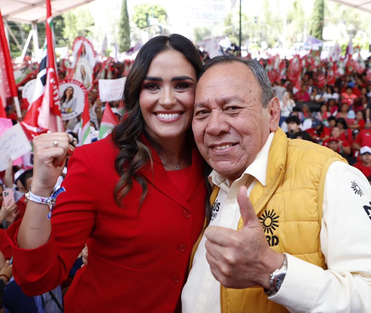 monerorape's tweet image. “No milito en ningún partido político” @AlessandraRdlv 🤣🤣🤣🤣🤣