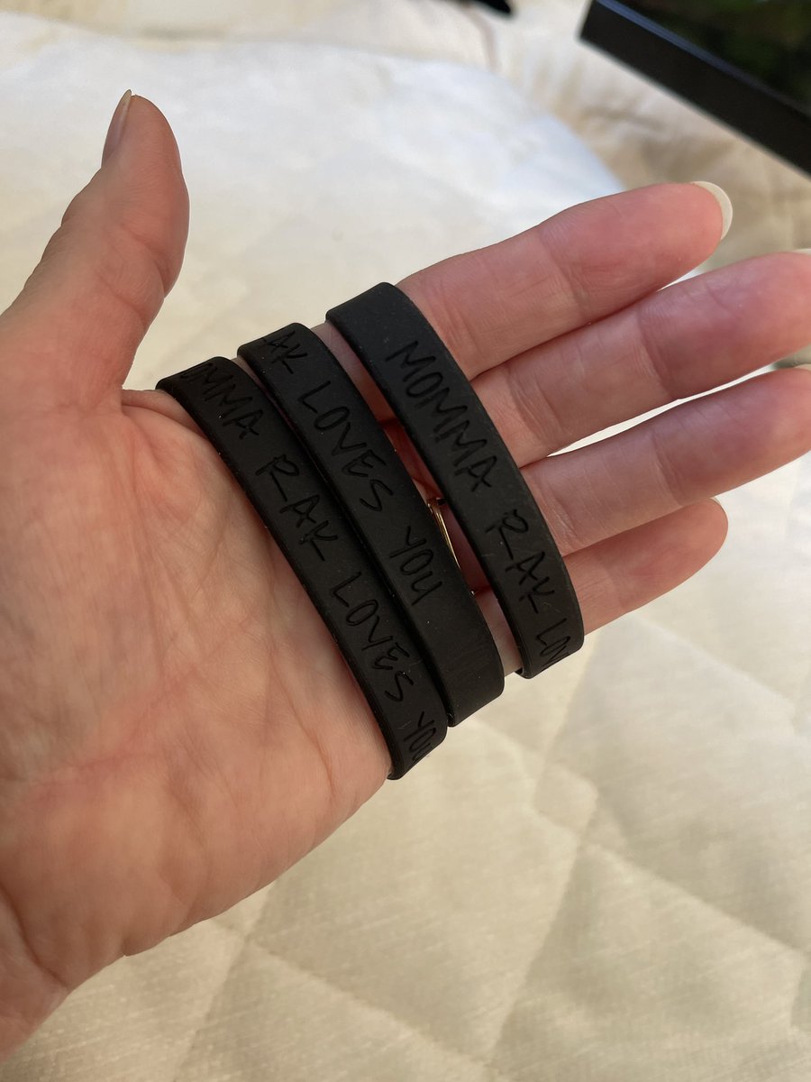 momma_rak's tweet image. I forgot to show you guys these bracelets I had made!! Find me at Dreamhack if you’d like to spread the love 🤍
#DHStockholm #OWCS