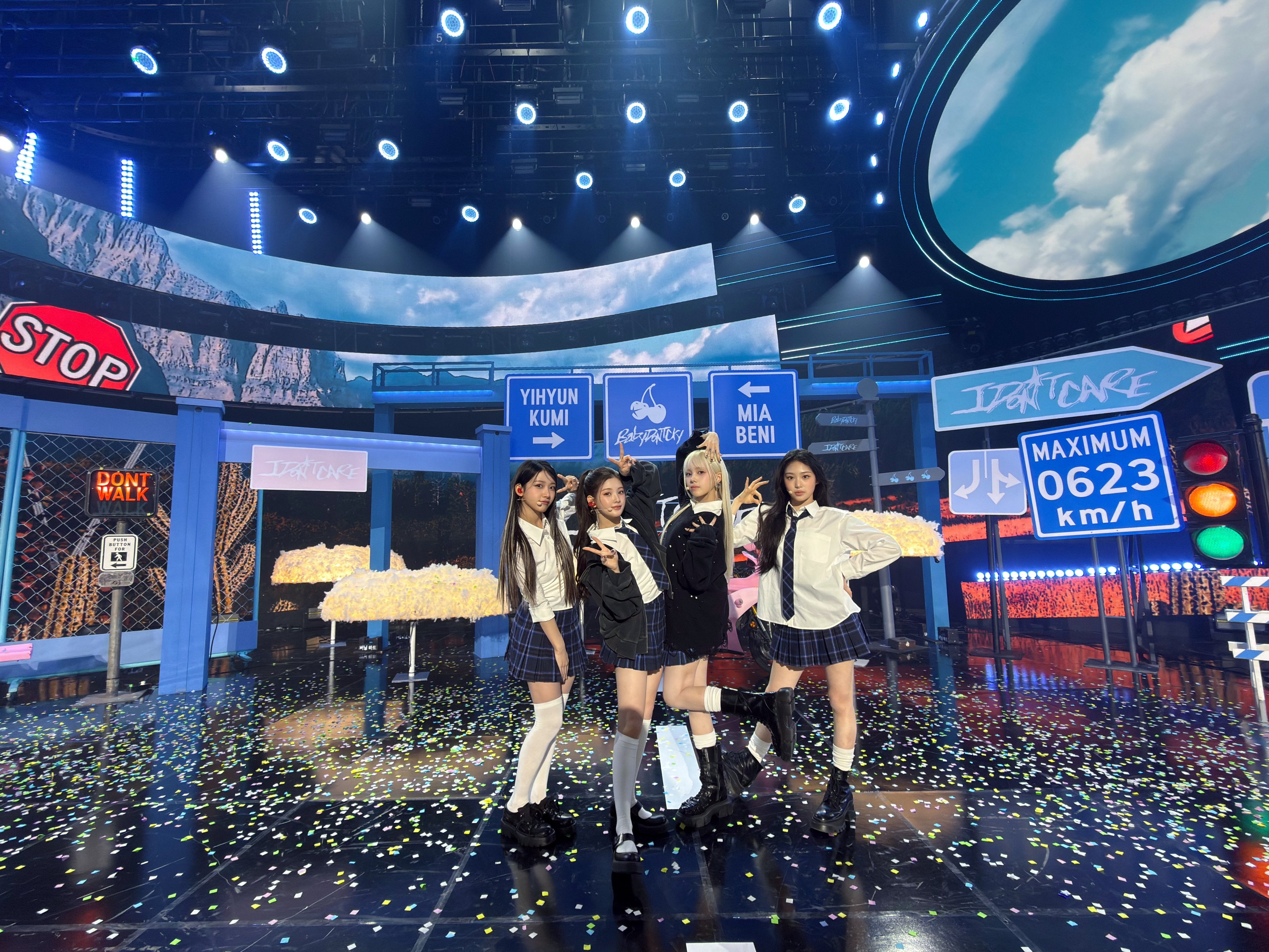 G6UjWPobkAANLKV?format=jpg&name=4096x4096