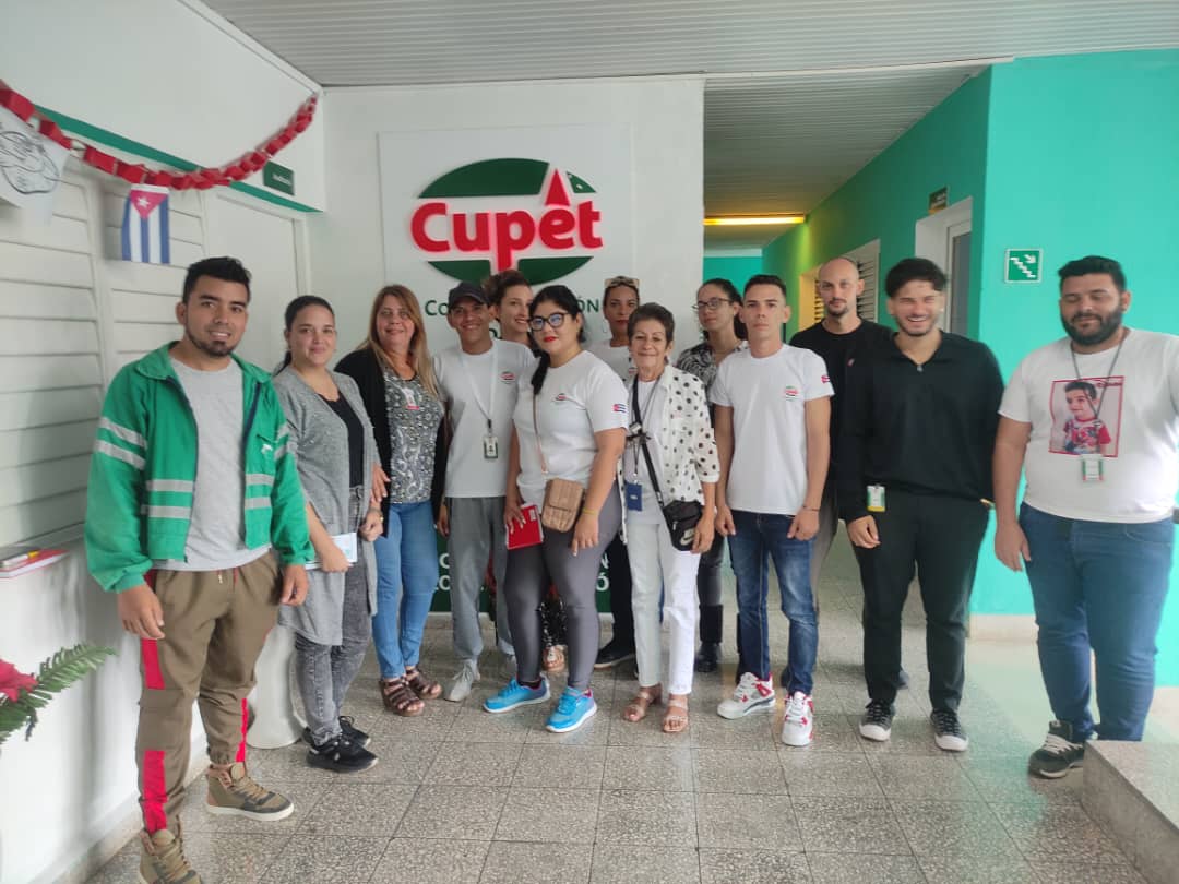 La Dirección de Cuadros de #CUPET se reunió con la cantera juvenil de la <a href="/DtccHolguin/">UEB DTCC Holguín</a>.

Se habló de desafíos, oportunidades y el papel clave de las nuevas generaciones en el desarrollo de la industria. ¡Seguimos construyendo futuro!

#Cuba #PetrolerosPorCuba #Holguín