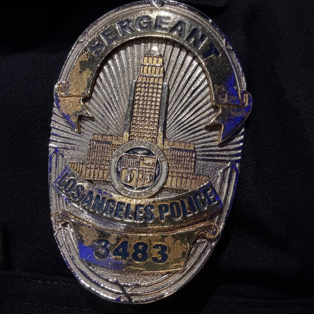 TheRookieBTS's tweet image. BTS 📸 | Eric Winter via Instagram [11.21.25] 

— A week on set through the rain and cap it off with 🌅 🍸
@/palmrepublicrum