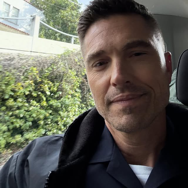 TheRookieBTS's tweet image. BTS 📸 | Eric Winter via Instagram [11.21.25] 

— A week on set through the rain and cap it off with 🌅 🍸
@/palmrepublicrum