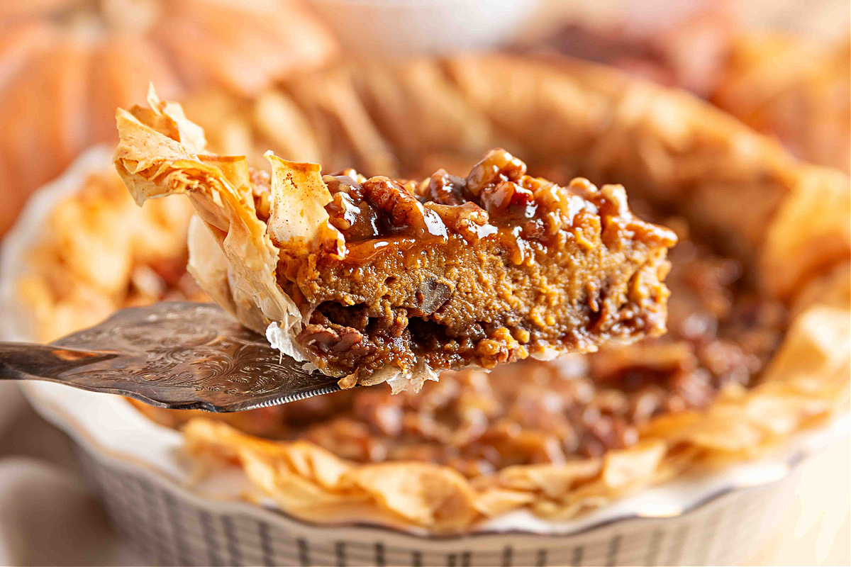 Phyllo on the outside, molten #pumpkin and pecan praline on the inside. Every slice is a small emotional event. #NoblePig Recipe: noblepig.com/pumpkin-pralin…