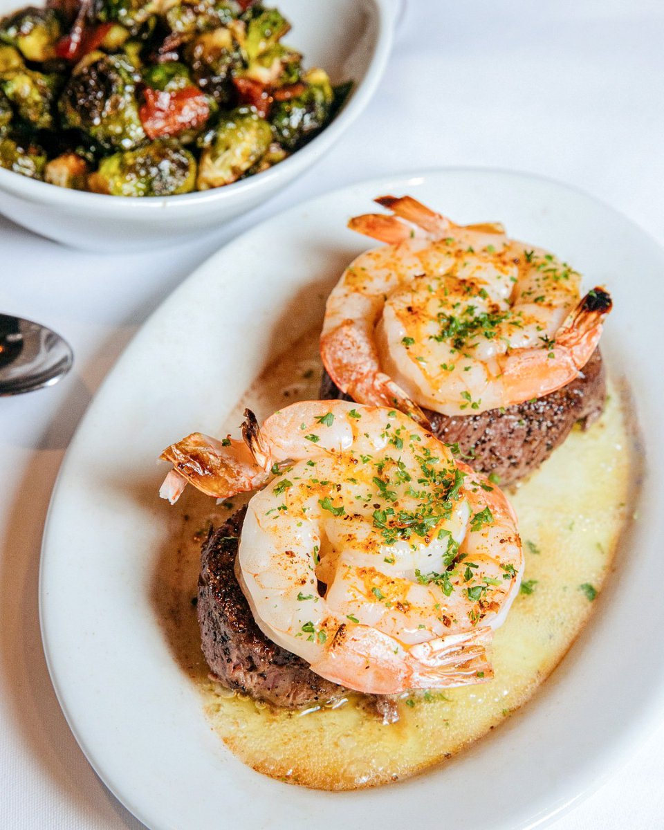 Treat yourself to the unbeatable pairing of filet and shrimp 🍤🥩

📍| Ruth's Chris Steak House