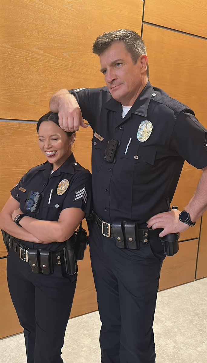 hqneychenford's tweet image. chat i can’t keep doing this.