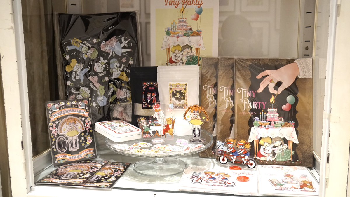 山本ルンルンさんの個展「TinyParty」が東京・銀座の #ヴァニラ画廊 で始まりました🎉🎉🙌🙌
展覧会のための描き下ろし多数！ハムサンドさんを待ちながらの主人公アンバーたちのイラストもありました🥰入場料は1000円、12月14日まで
※内覧会で許可を得て撮影しています
#ハムサンドさん #山本ルンルン