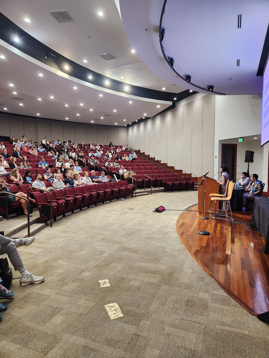 NeuroOnc's tweet image. At the ASNO-EANO-SNO Young Investigator debate. #SNO2025 #WFNOS #EANO #ASNO #ScientificMeeting