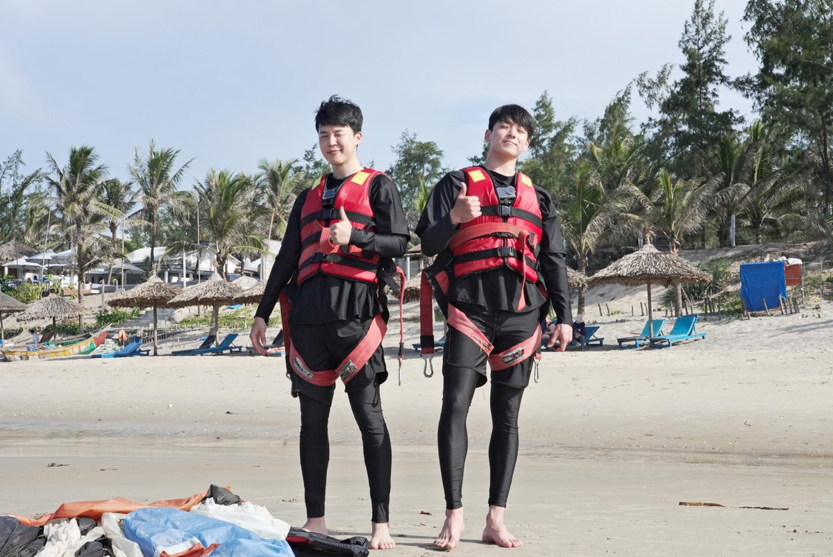 DisneyPlusMY's tweet image. Your new wallpapers are here! 🥹 Join Jimin and Jung Kook for a new season of #AreYouSure?! Pack your bags as Season 2 comes 3 December, only on #DisneyPlusMY.