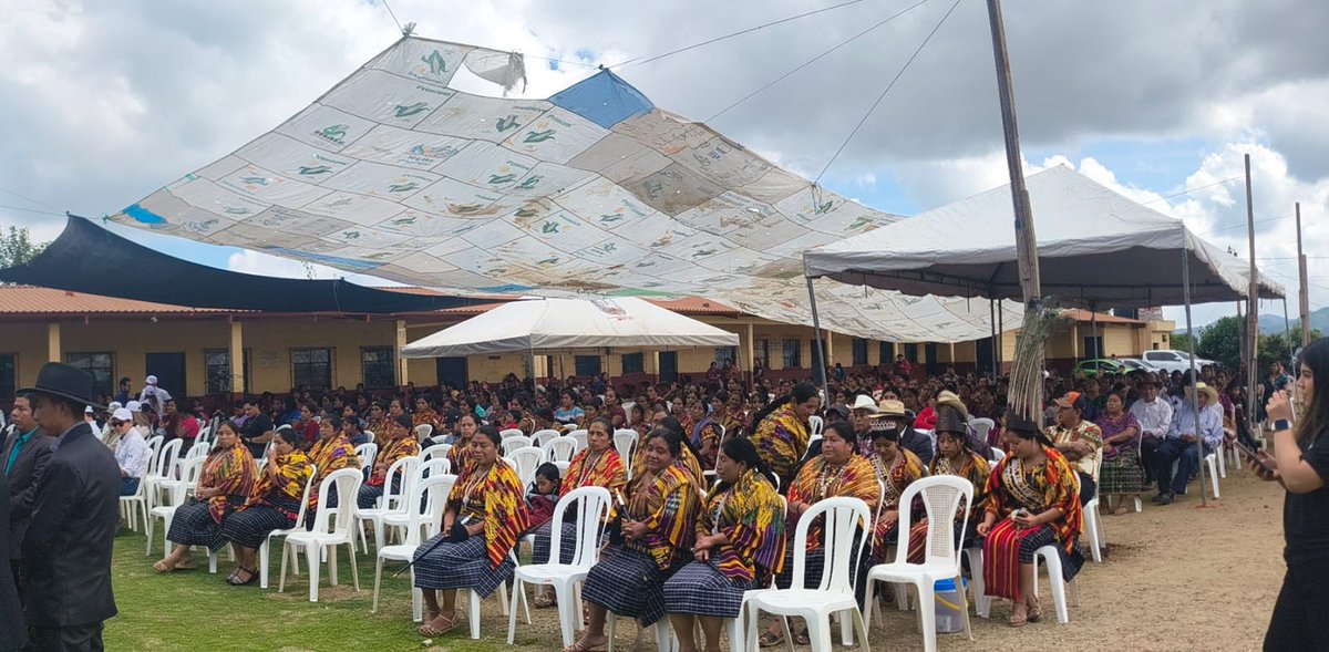 GtLiberal's tweet image. La comunidad de Asunción Chivoc en San Juan Sacatepéquez, celebró junto a aliados la declaratoria de #Chivoc libre de pisos de tierra. Angel oliva gerente de gestión de #Progreso, comentó acerca de este gran logro alcanzado que mejorará la calidad de vida de los pobladores.