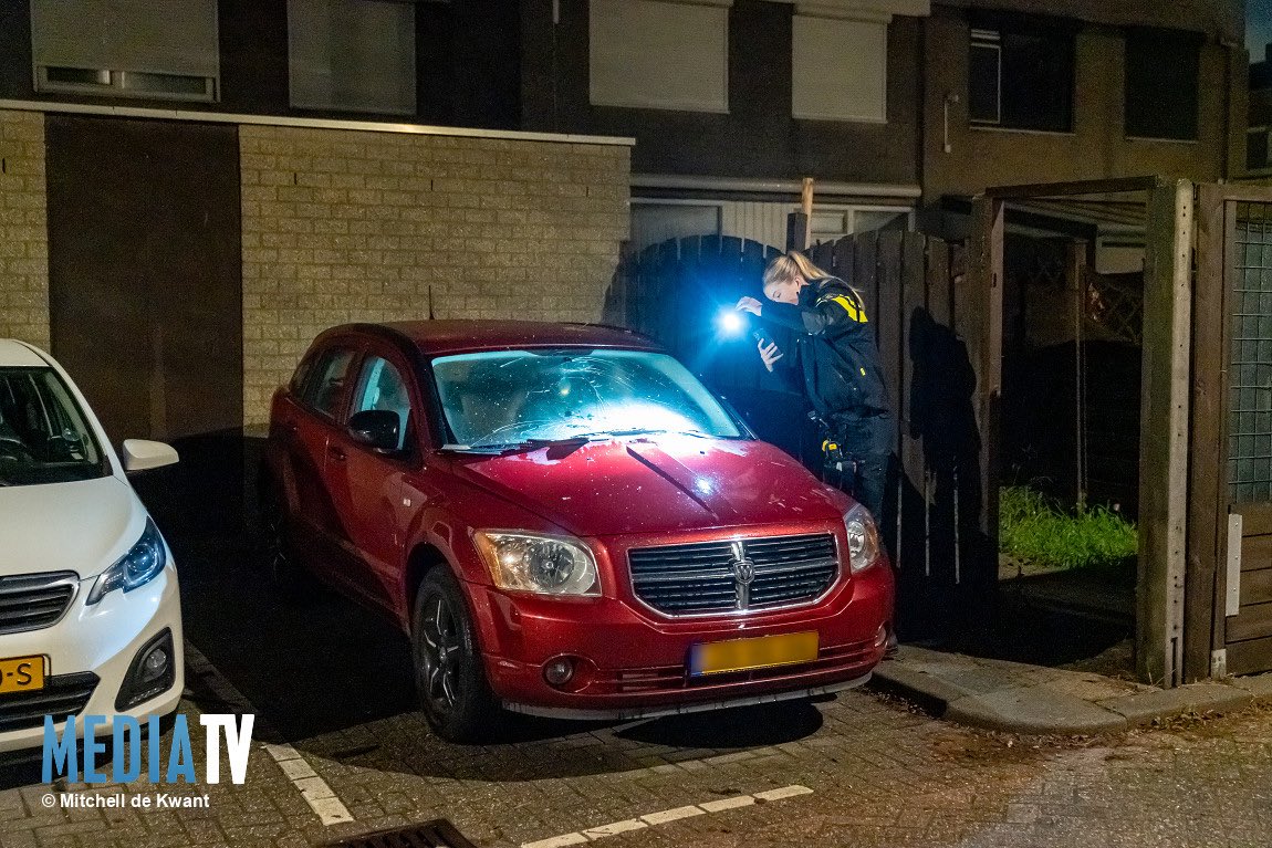 Explosief gaat af bij geparkeerde auto in Hoogvliet Rotterdam