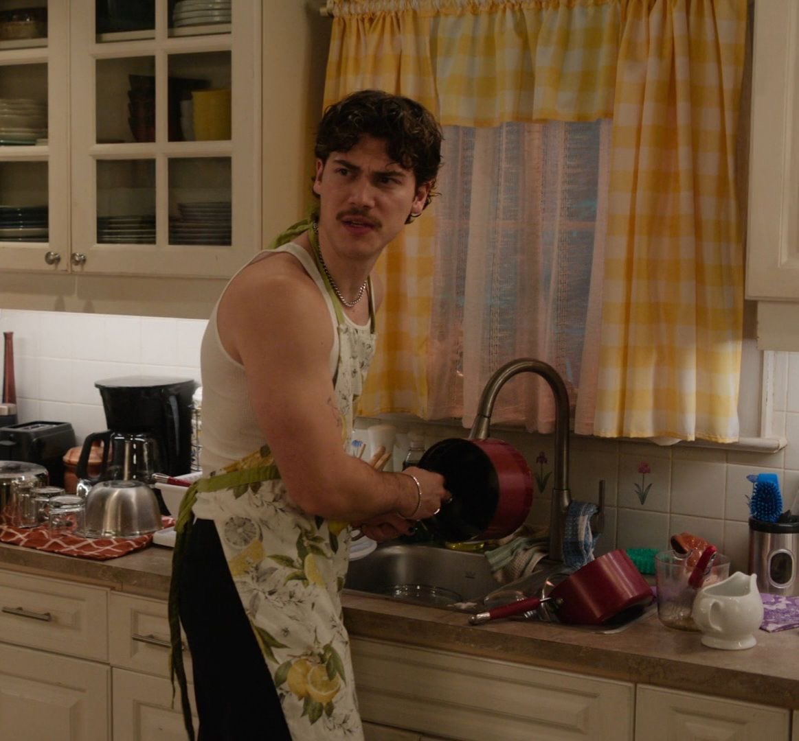 hunxkrv's tweet image. En verdad lo traje para que me lave la loza y ver sus brazos. #bros @phillmth 

#visualNS