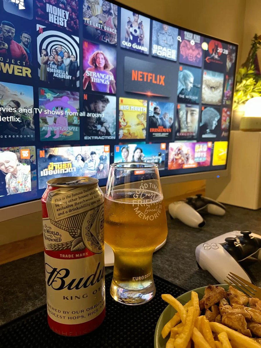 hunxkrv's tweet image. En verdad lo traje para que me lave la loza y ver sus brazos. #bros @phillmth 

#visualNS