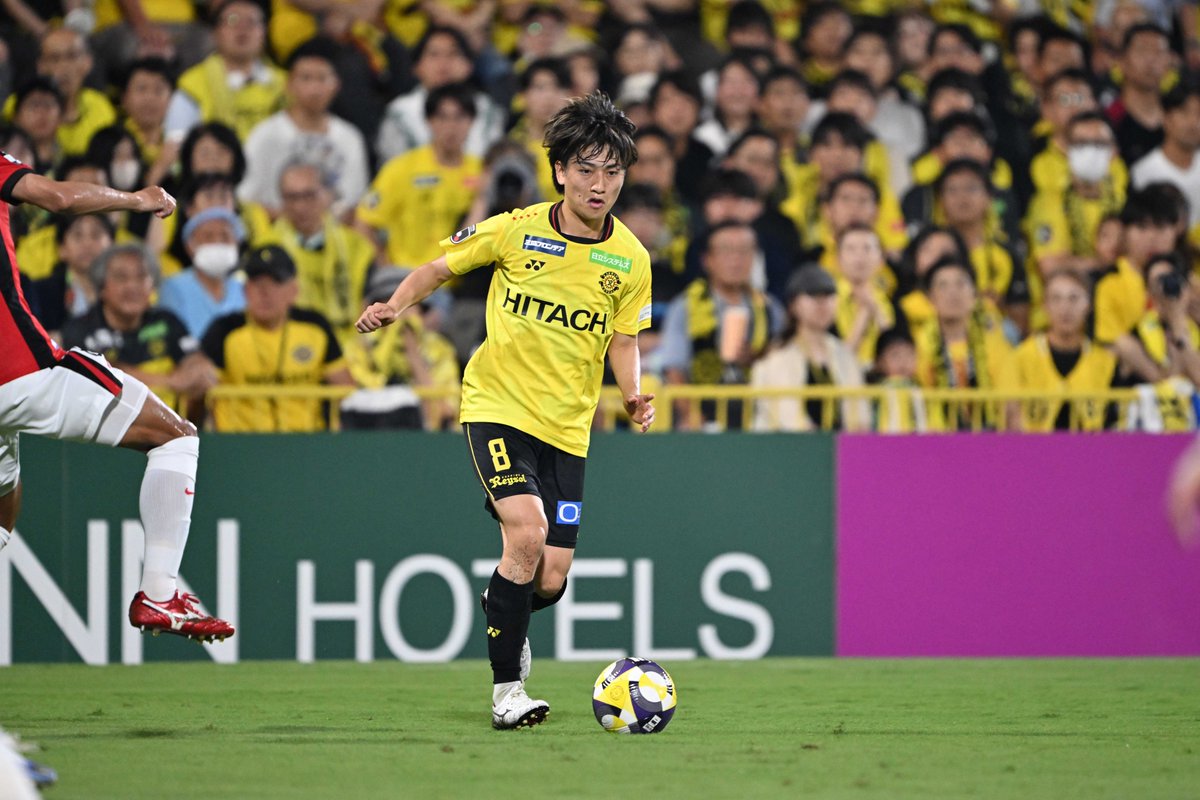 zonewebofficial's tweet image. J1リーグも残り2試合⚽️⚽️

今季のJ1リーグ敵陣パス数 TOP5 ✨

1️⃣ 🟠 マテウス・ブエノ（清水エスパルス） 1133
2️⃣ 🟡 小泉佳穂（柏レイソル） 1093
3️⃣ 🟠 乾貴士（清水エスパルス） 1003
4️⃣ 🔵 半田陸（ガンバ大阪） 967
5️⃣ 🟡 小屋松知哉（柏レイソル） 953

📷：徳原隆元＆柳瀬心祐

#Jリーグ…