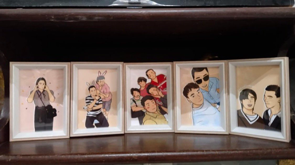 thatgirllainie's tweet image. His sister posted this pic once that his mom had up and framed and next to him and Offroad was his brother and his bf. It’s literally the most endearing thing 😭