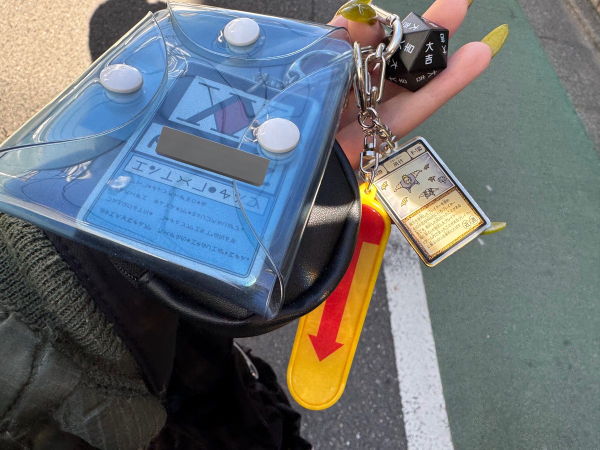 _Num__'s tweet image. ハンターハンター1番くじ、時間にいったけど並べてた景品万引きされたかもで数あわないらしく中止で草
昨日の夜中あったからるんるんで歩いてきたのに