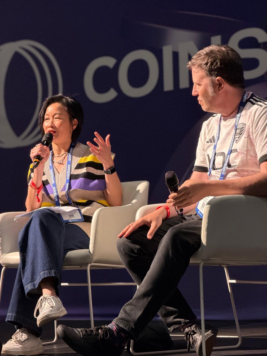 CloudTechGrp's tweet image. Our General Manager, Lucia Uen is joined by Sean White of XDC Network as they cover #blockchains complicated coming of age at the Australian Crypto Convention 💪📸

Come say hi to Lucia or Sean at our CobWeb Pay Booth #5 🕸️