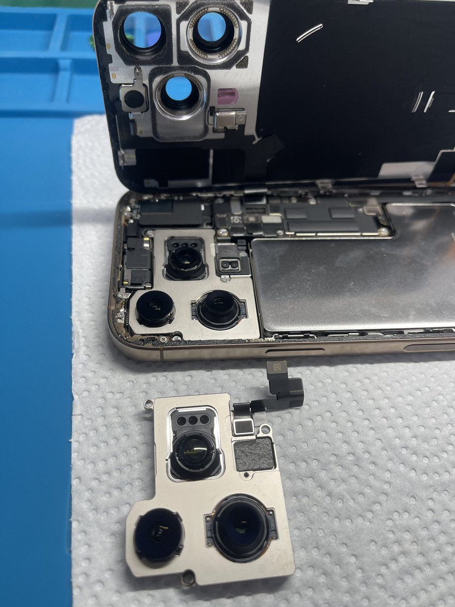 iSSToyohashi's tweet image. iPhone 16 Proのカメラ、急にピントが合わなくなったり画像が乱れたり起動しない…💦i-SS豊橋店なら短時間でカメラ交換可能！
写真もまたキレイに撮れます✨

#iPhone16Pro #カメラ交換 #豊橋 #iPhone修理 #iSS豊橋