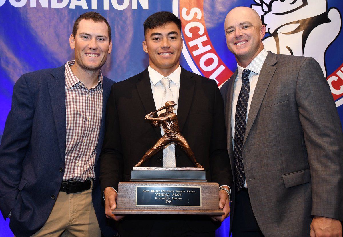 bobbywernes's tweet image. ☝️👇🐉🐗👊👊