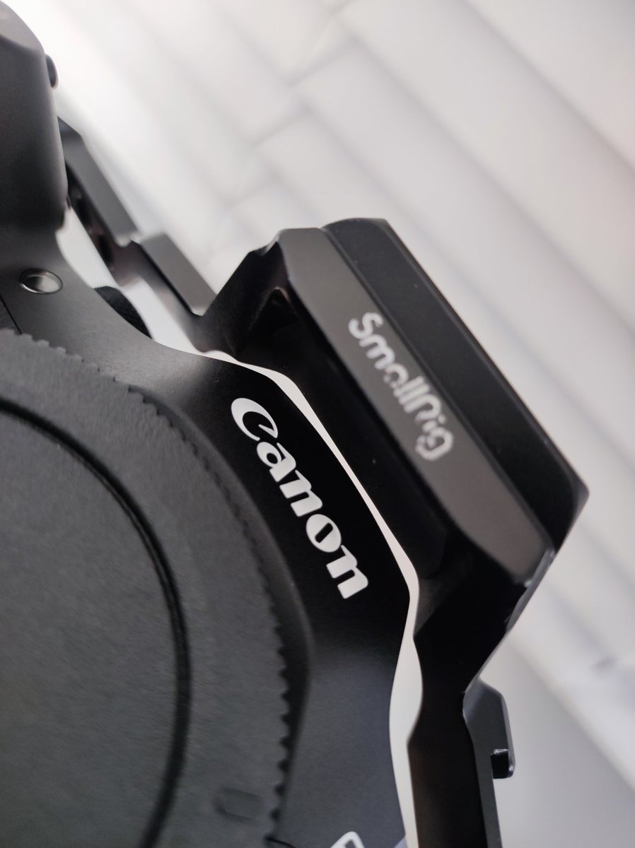 tsuttonton's tweet image. 朗報
R6llのケージそのまま使えます。
最高〜✨️
#eosr6mark3
#r6mark3