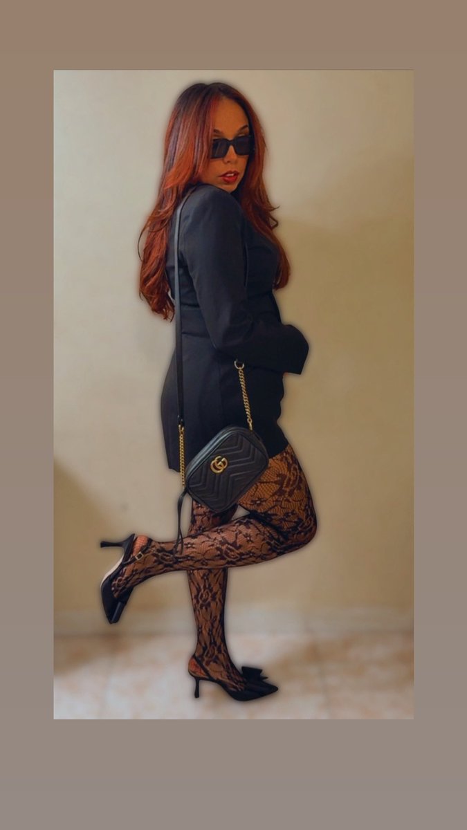 goddesspenny28's tweet image. This is what ‘out of your league’ looks like