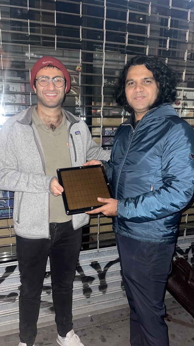 J'ai acheté une super puce Cerebra auprès d'un vendeur du marché noir sur la 45e rue à New York. Je n'avais pas d'argent