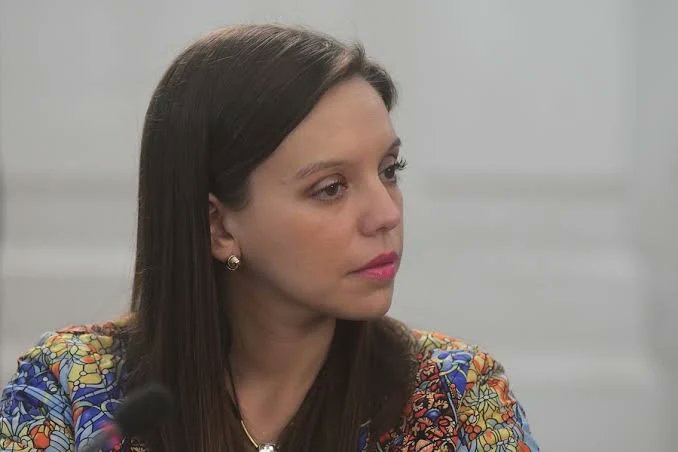 Acertijob's tweet photo. Necesito a Tere Paneque en un vs con Camila Flores hablando de Democracia en #SinFiltro https://t.co/kE4Gd6oTyk