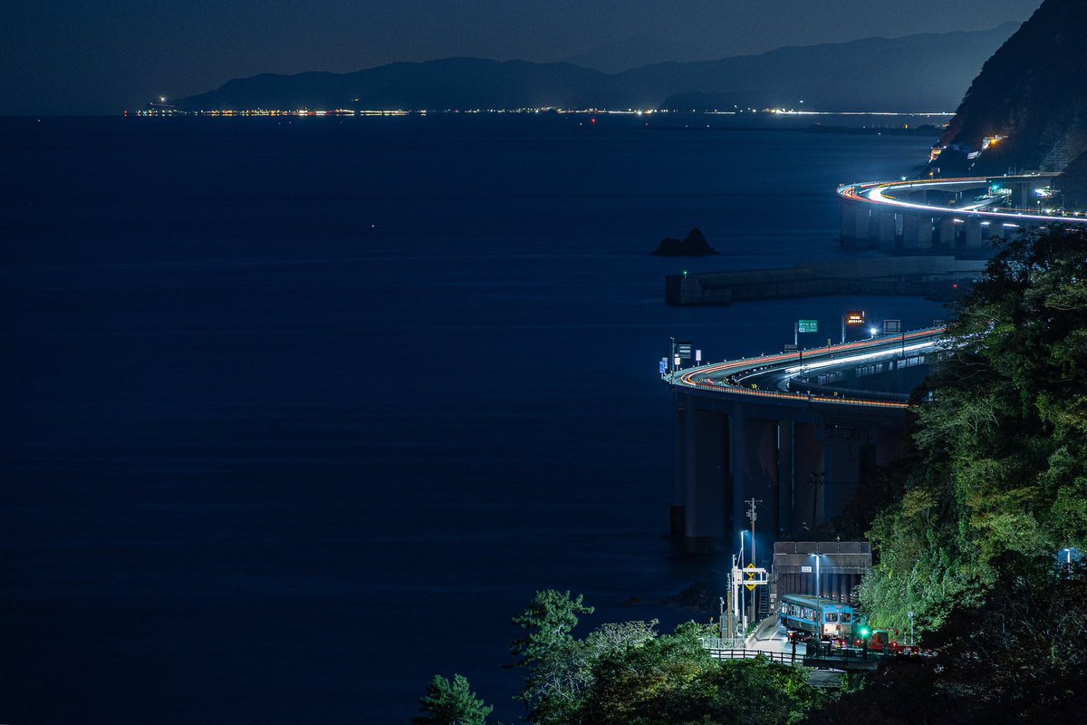 HarborLight1211's tweet photo. 親不知と北陸鉄道8800系 https://t.co/V32q7gFwhm