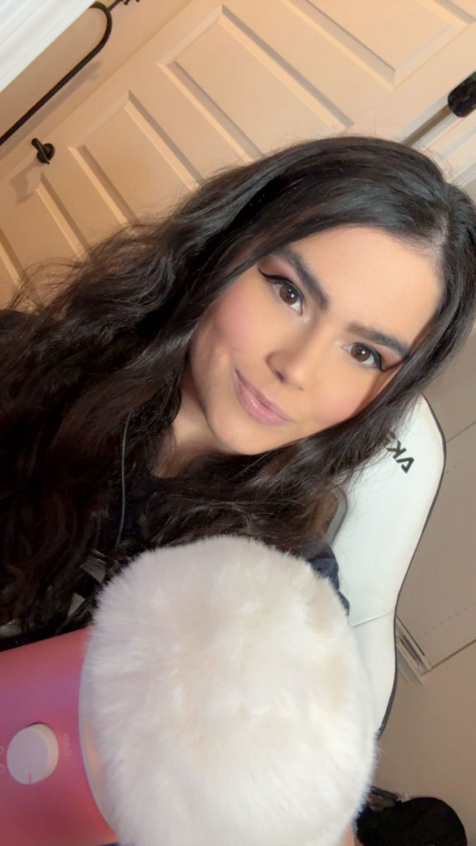 Streaminggg twitch.tv/maddymaeson