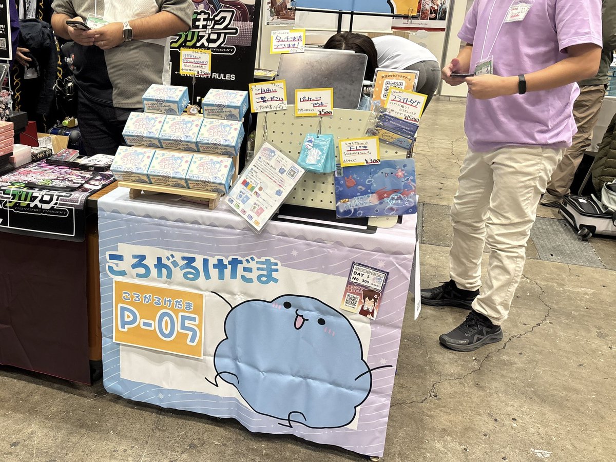 choitas_info's tweet image. この惨状を見かねて、ブース番号「P-05」【ころがるけだま】さんから白紙の値札プレートを差し入れいただきました！

めっちゃ助かります😭

#ゲムマ2025秋