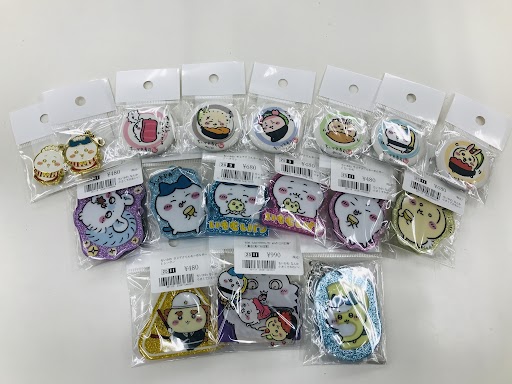 ちいかわ 🔸缶バッジ🔸ラバスト 🔸アクキー🔸ミニフィギュア など
