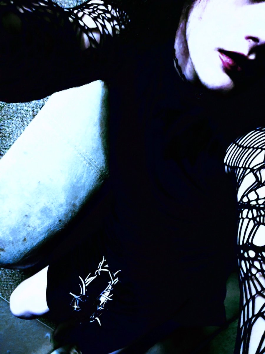 moon1cingCJ's tweet photo. 🫦 

#moon1cing #femboy #femboyfriday #lgbt #fyp #cute #gothic #dark #uwu #owo #kawaii #darkkawaii #femboyvibe #bi #lgbtq #gothfemboy https://t.co/7xeBmUucgG