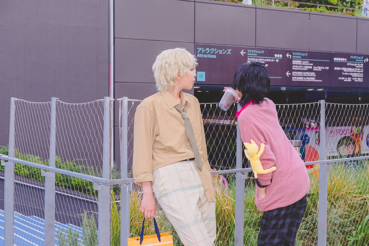 【cos.エリオスR】

🍺<a href="/humihumiurara/">うらばん 2026新規予定×</a> 
「おぉ〜い、アイツらまだかぁ〜〜？？」

🎧@イロ
「あの様子じゃあ…多分ぜんぜんまだじゃない？」

🍺{ビール買いに行くか〜〜〜

ｶﾒﾗﾏﾝ<a href="/uniebi_mz/">晴田♻️</a>