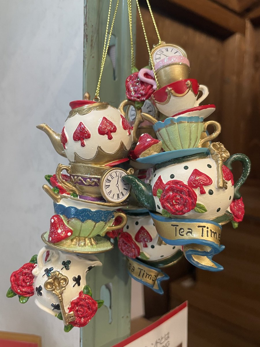 クリスマスマーケットでハーツすぎる激マブオーナメントみつけた♥️♦️♠️♣️✨️