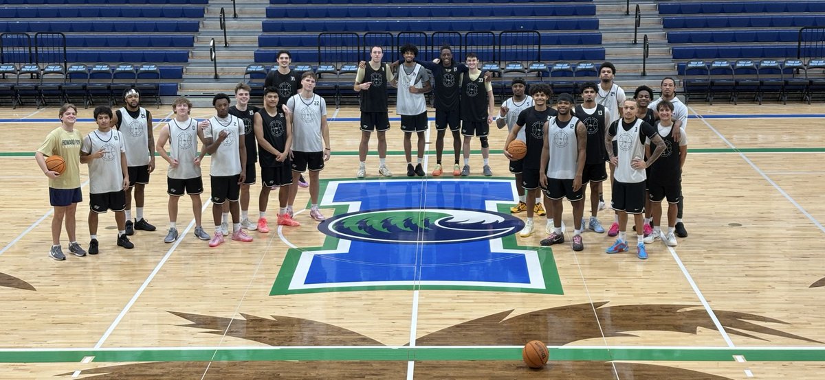 HPU Men's Basketball tweet media