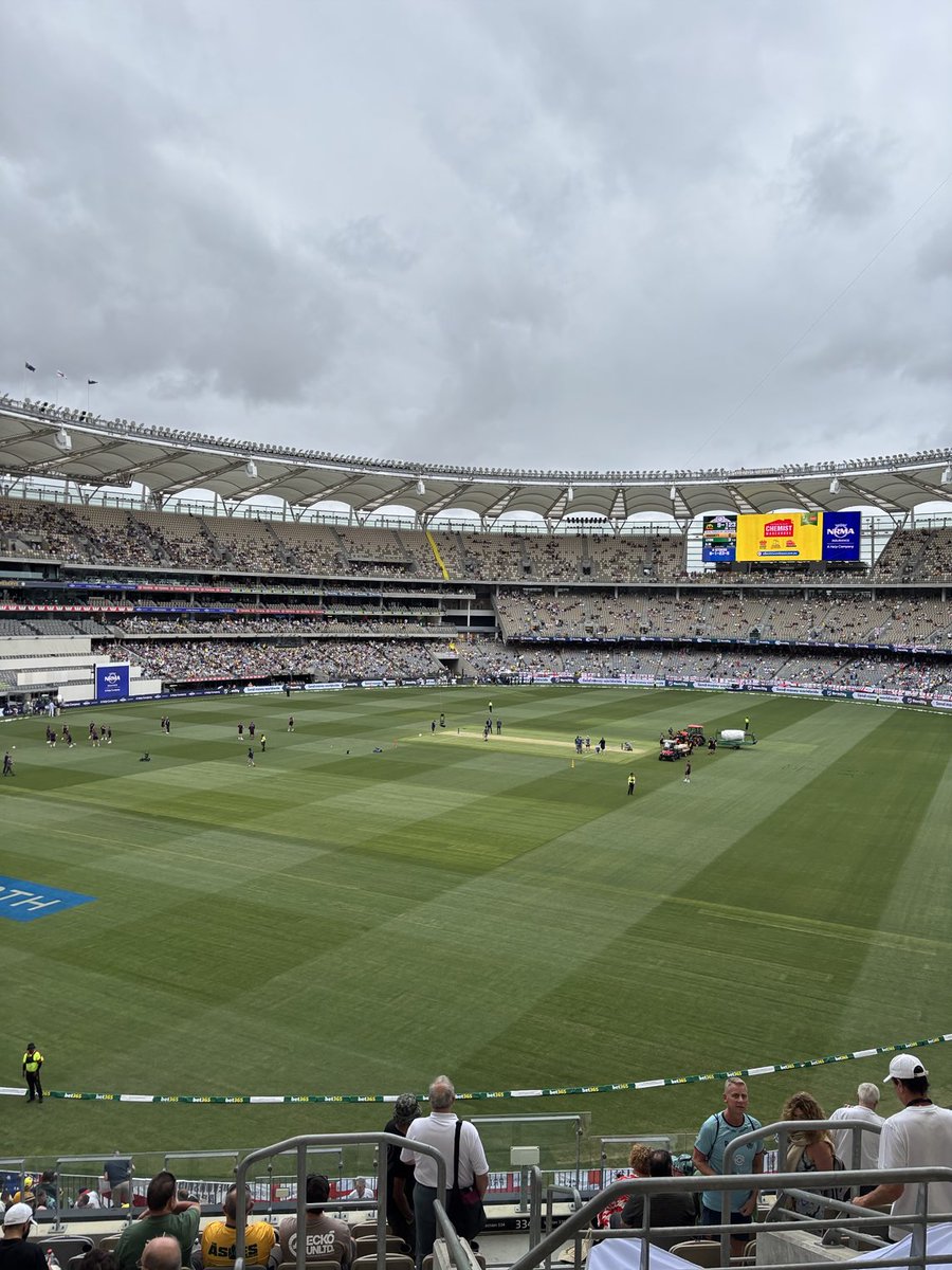 Morning everyone Perth day 2 let’s hope for a good batting day #ashes ⁦<a href="/The_GolfGuide/">The Golf Guide</a>⁩ ⁦<a href="/adilad73/">Jonesy</a>⁩